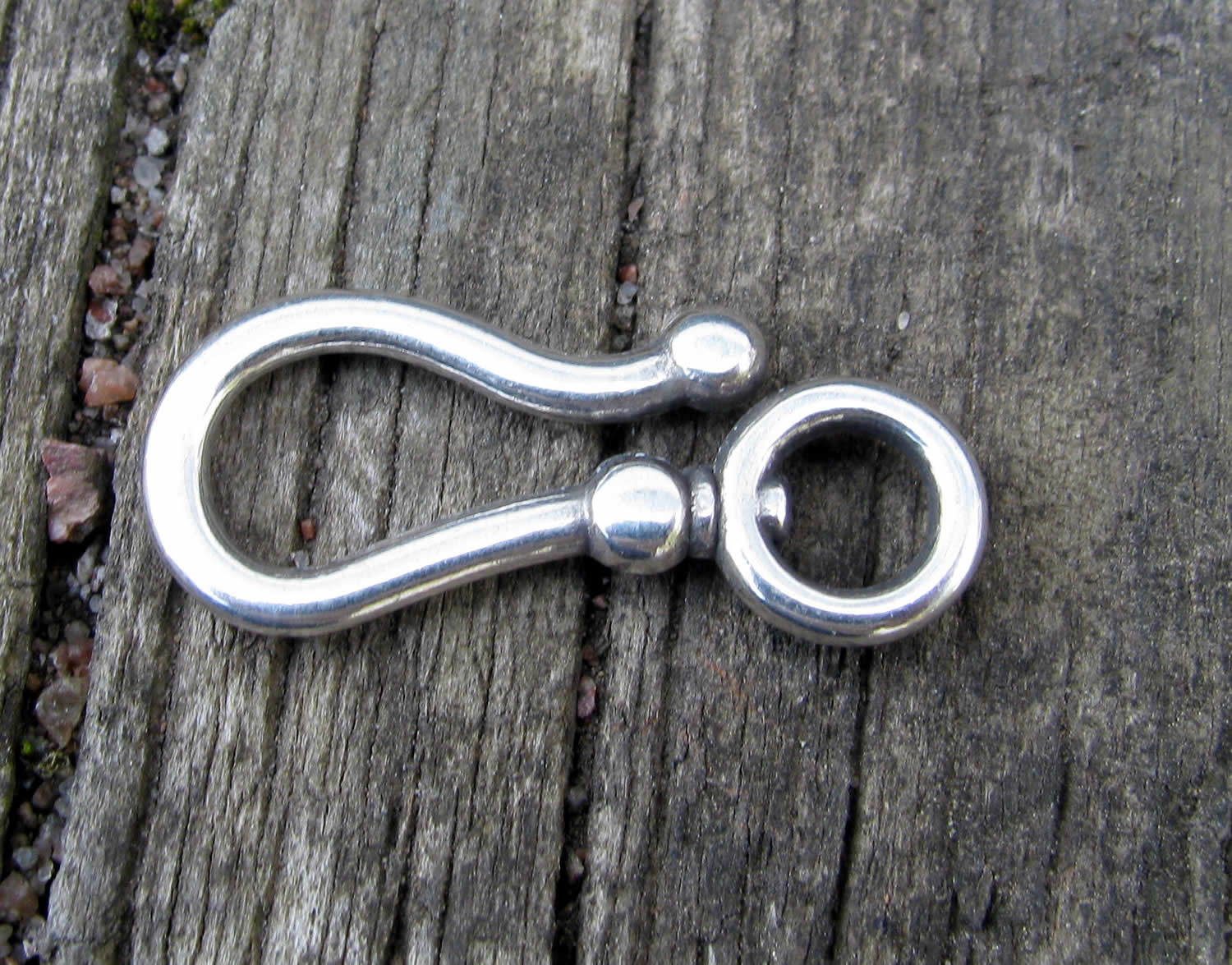 Haklås silverfärgat - Stilrent med prickar, 1 styck Grekisk Metall