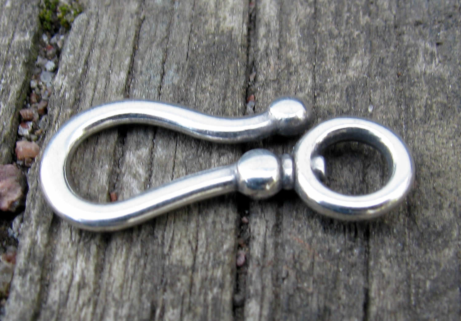 Haklås silverfärgat - Stilrent med prickar, 1 styck Grekisk Metall