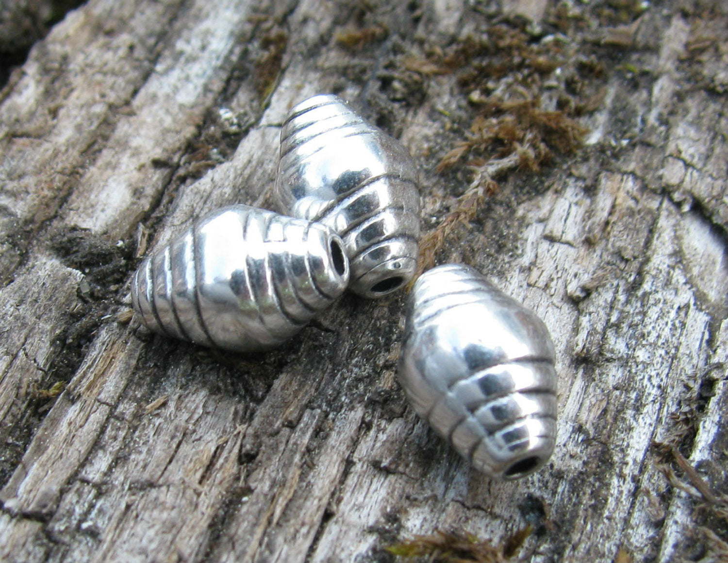Mellandel Silverfärgad - Bicone med Ränder, 9x6mm, 3-pack Grekisk Metall