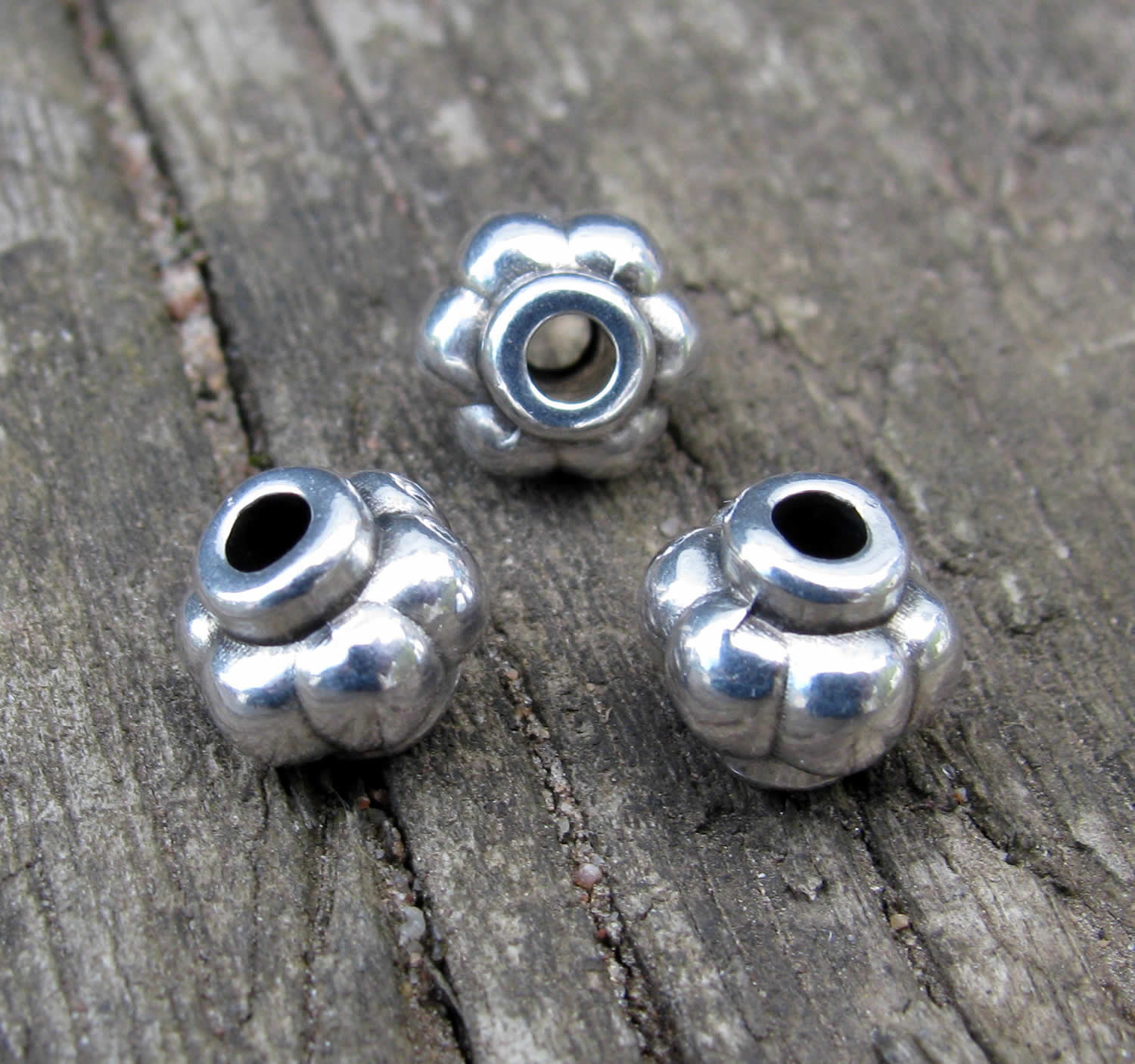 Mellandel Silverfärgad - Rund pumpaformad 8mm 3-pack Grekisk Metall