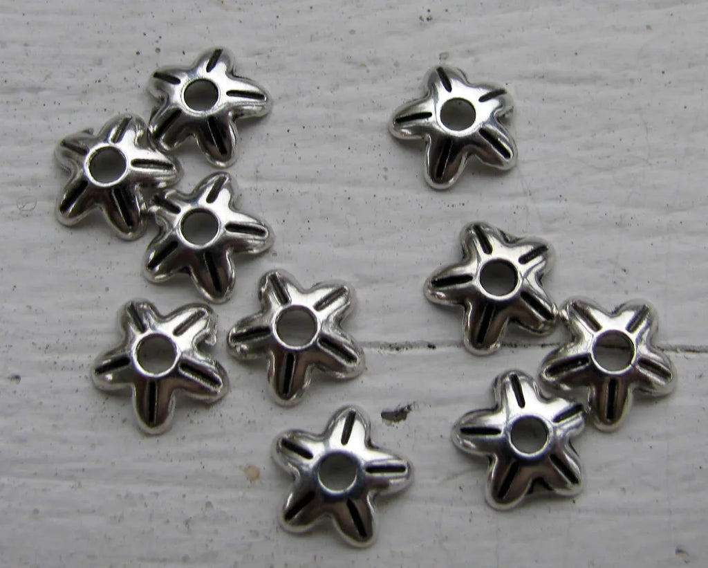 Pärlhattar Silverfärgade - Liten Blomma 8mm, 10-pack - Hilmas Pyssel