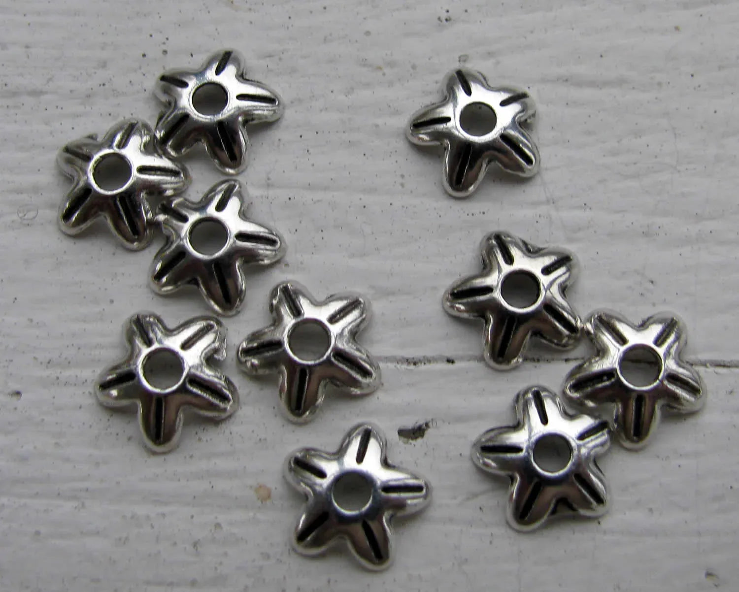 Pärlhattar Silverfärgade - Liten Blomma 8mm, 10-pack Grekisk Metall