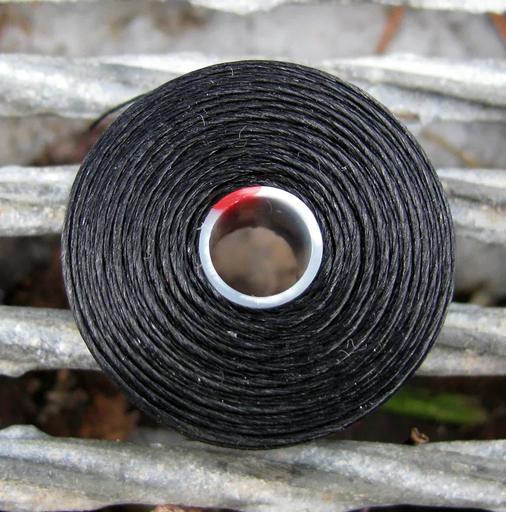 S-Lon bead thread - Black / svart strl D, 1 rulle Hilmas Pyssel