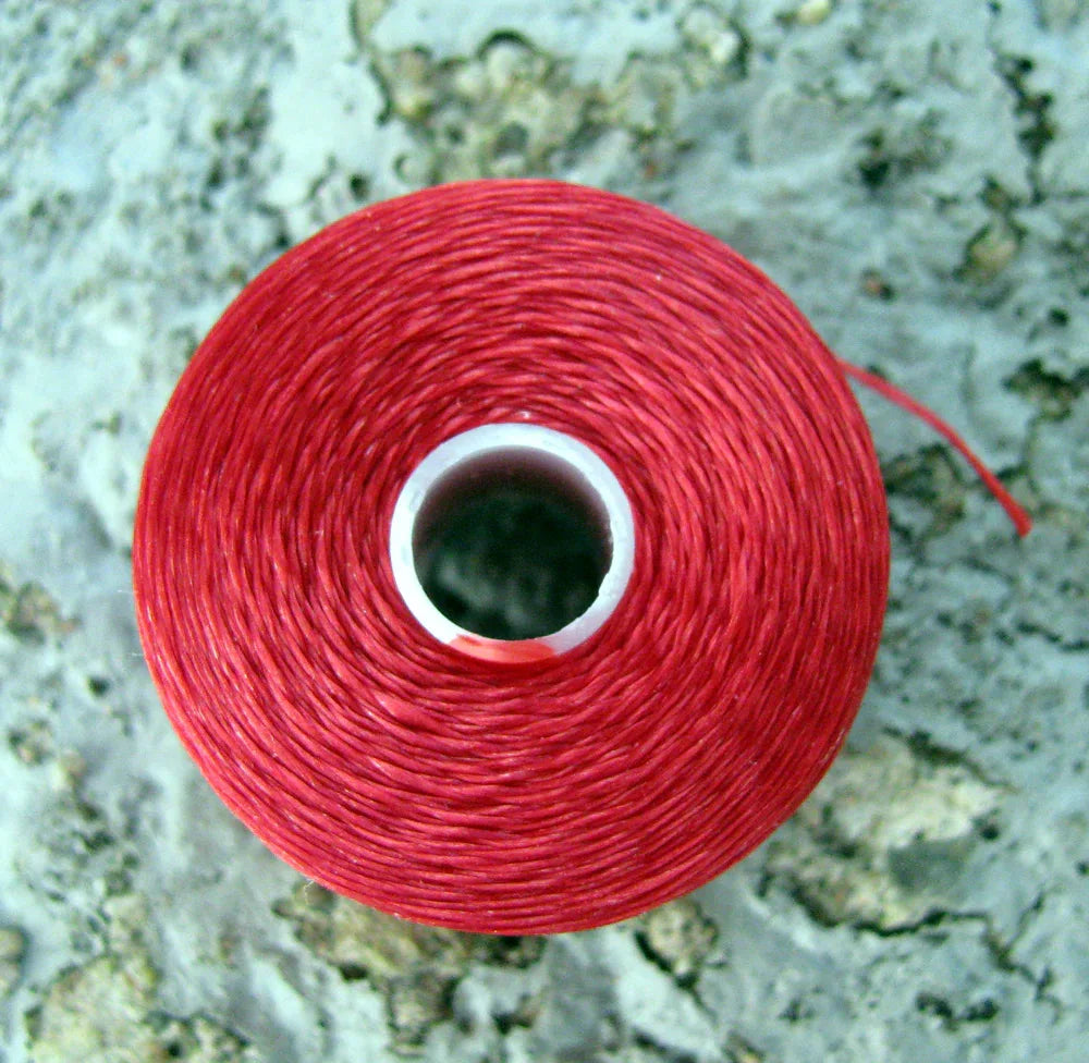 S-Lon Bead thread - Red, storlek D, 1 rulle Hilmas Pyssel