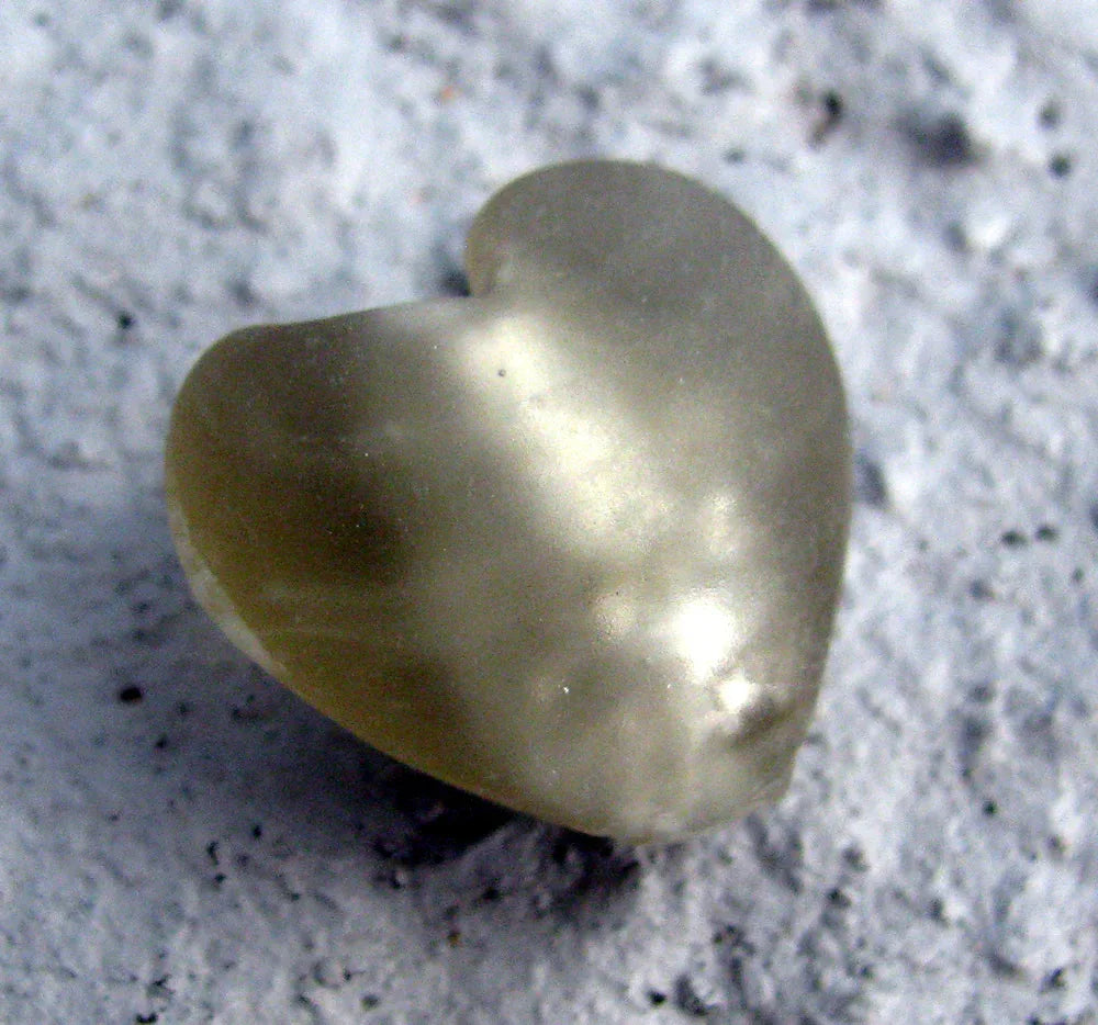 Silverfoilhjärta - Frostad grå 18 mm, 1 styck Hilmas Pyssel