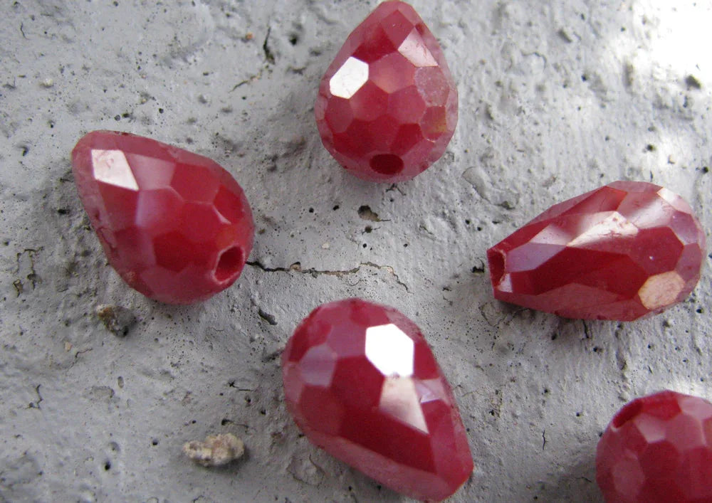 Facetterade droppar - Röda med lyster, 15x10mm, 5-pack Hilmas Pyssel