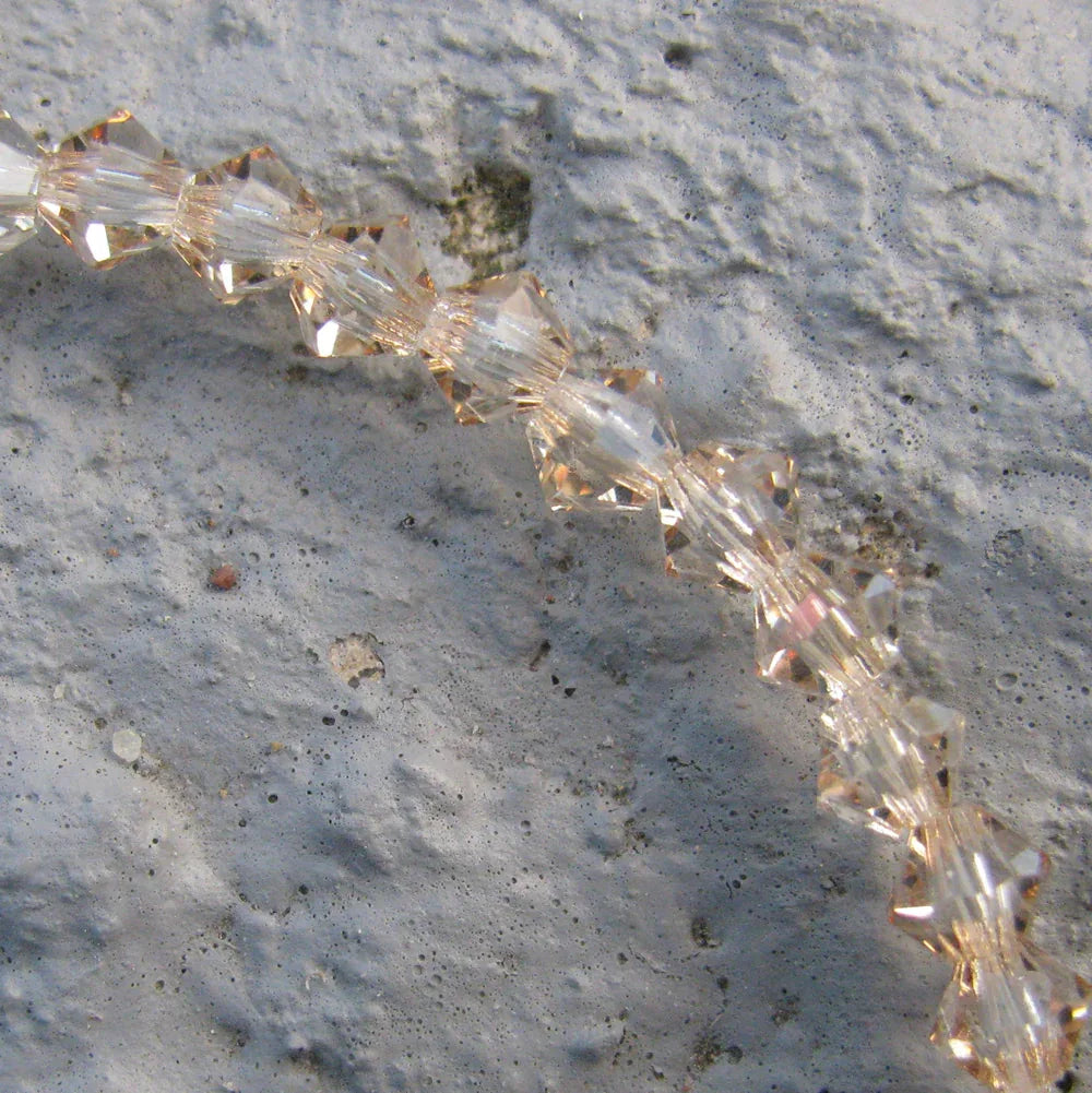 Tjeckiska MC Bicone - Crystal Honey 4 mm, 30- pack Preciosa