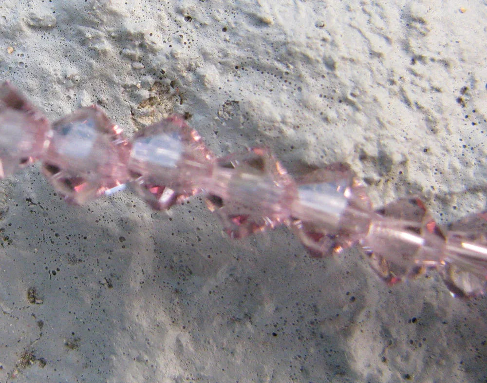 Tjeckiska MC Bicone - Light Amethyst 4 mm, 1 sträng Preciosa