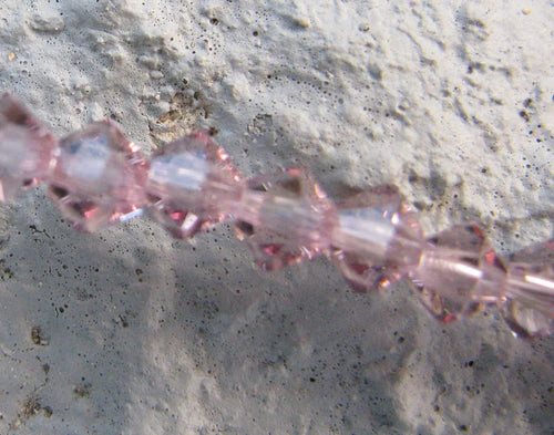 Tjeckiska MC Bicone - Light Amethyst 4 mm, 1 sträng Preciosa