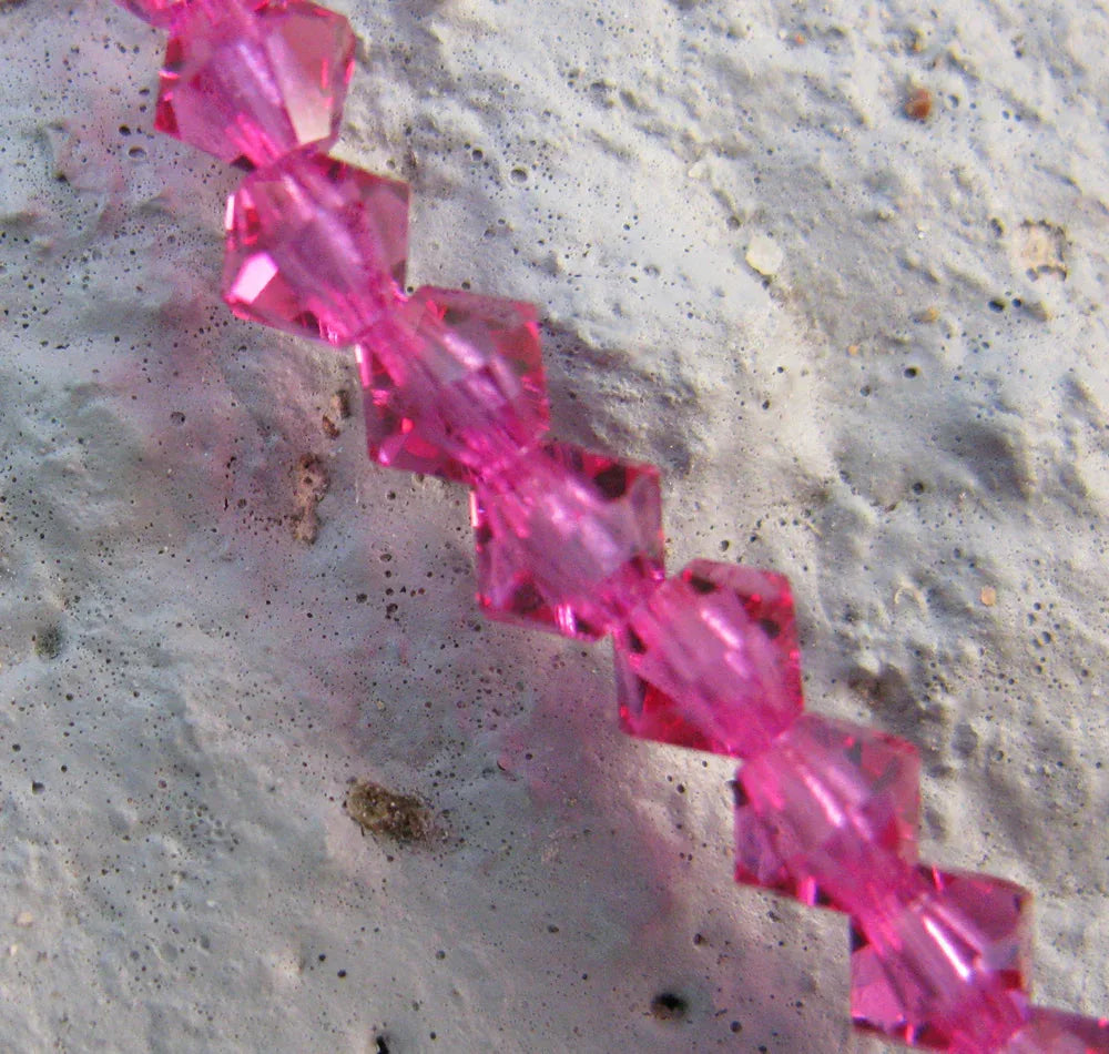 Tjeckiska MC Bicone - Fuchsia 4 mm, 1 sträng Preciosa