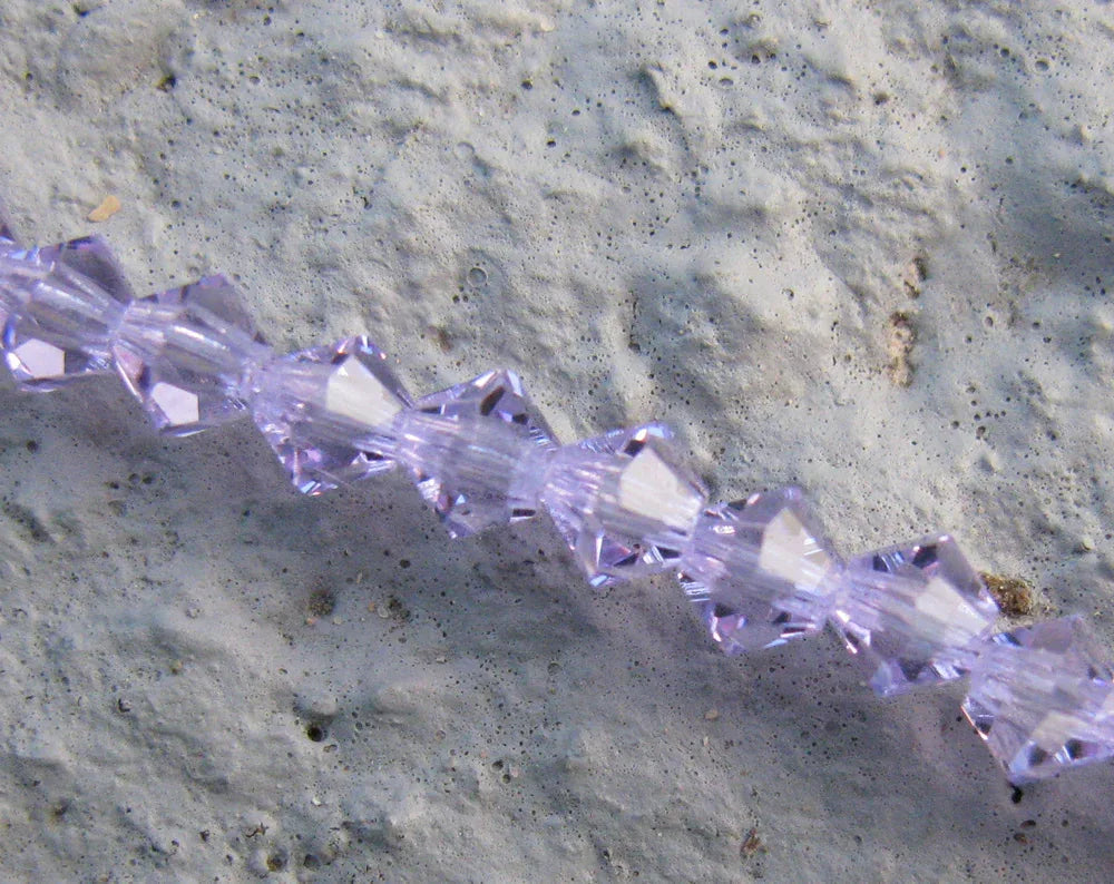 Tjeckiska MC Bicone - Violet 4 mm, 1 sträng Preciosa