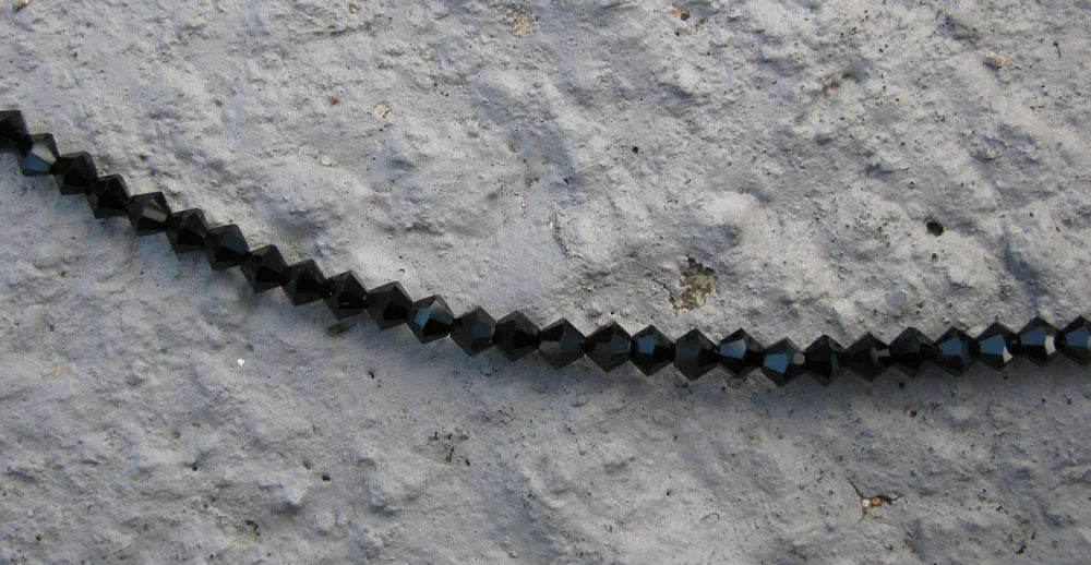 Tjeckiska MC Bicone - Jet, 4 mm 30-pack Preciosa