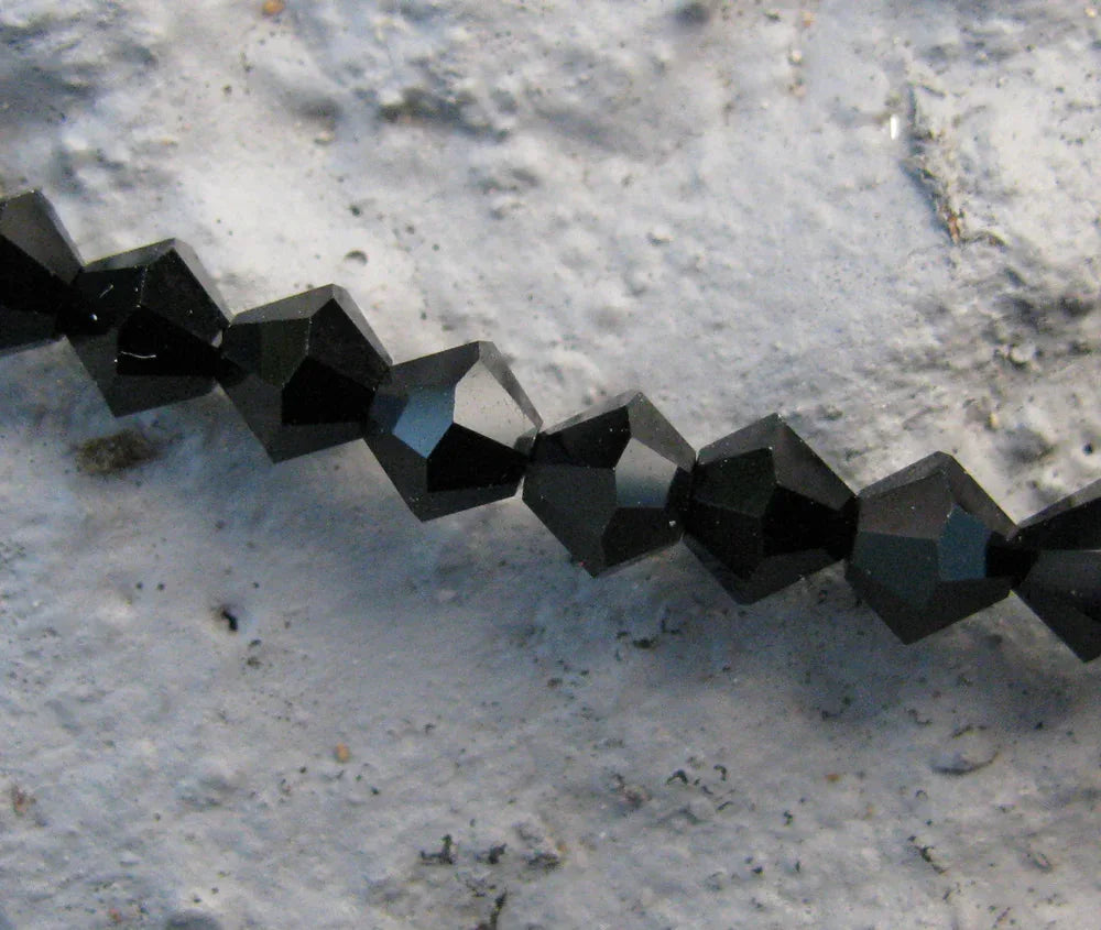 Tjeckiska MC Bicone - Jet, 4 mm 30-pack Preciosa