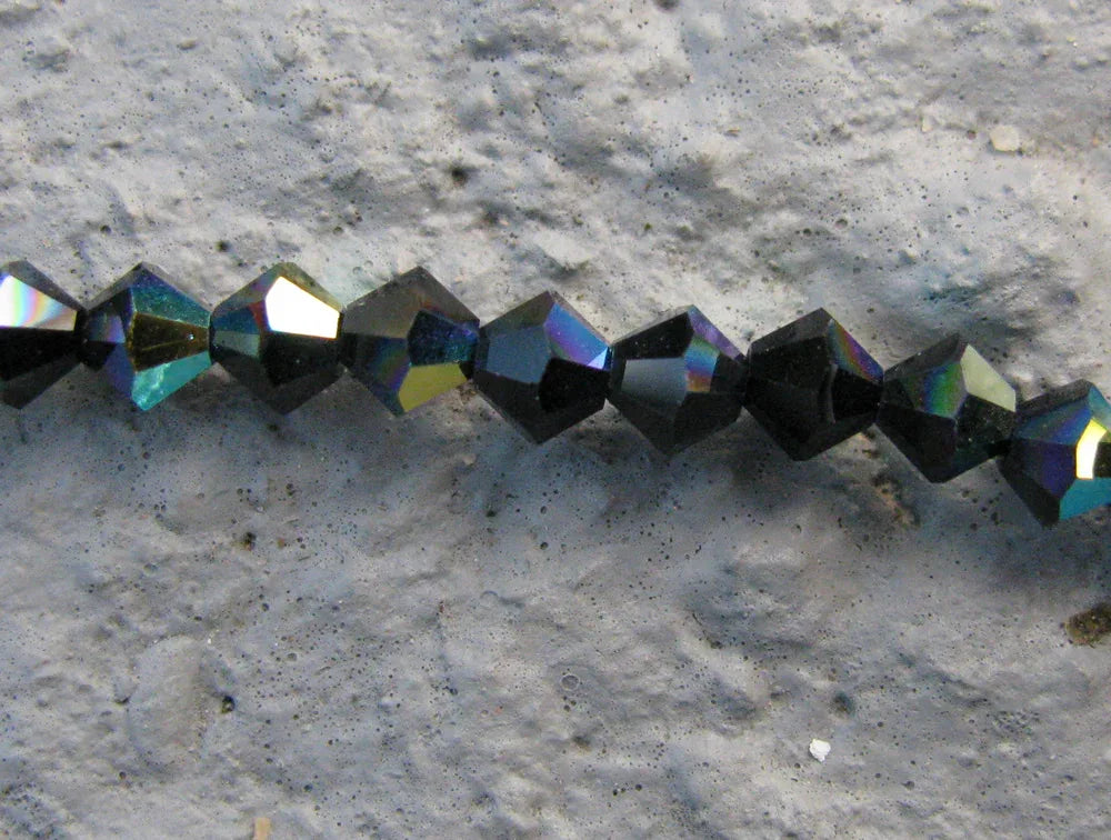 Tjeckiska MC Bicone - Jet AB 4 mm, 1 sträng Preciosa