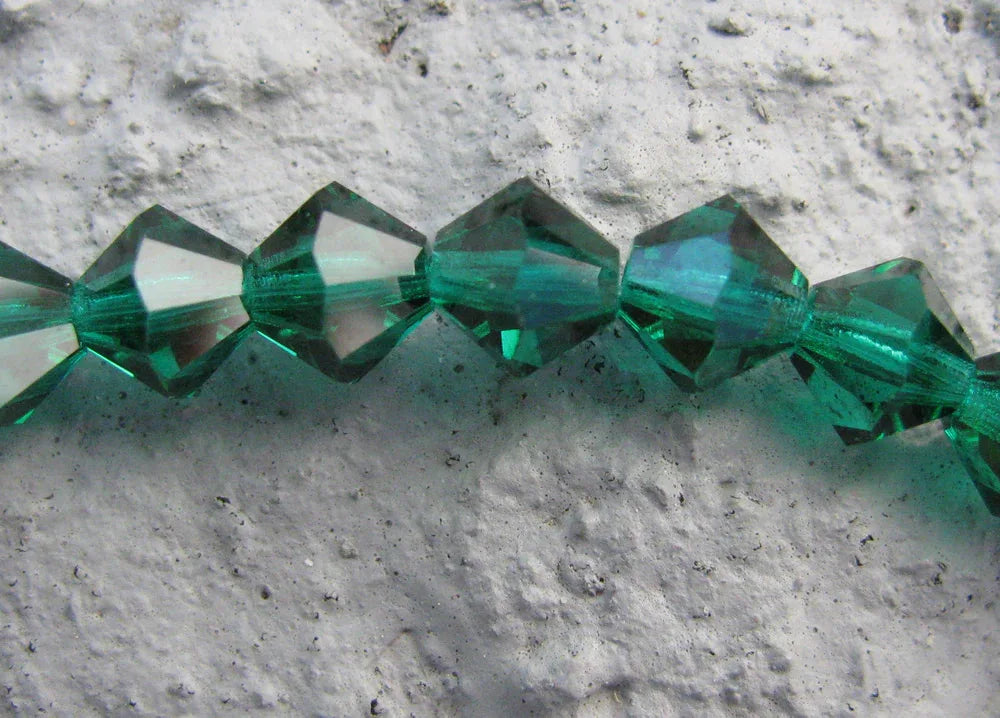 Tjeckiska MC Bicone - Emerald 6 mm, 1 sträng Preciosa
