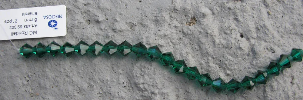 Tjeckiska MC Bicone - Emerald 6 mm, 1 sträng Preciosa