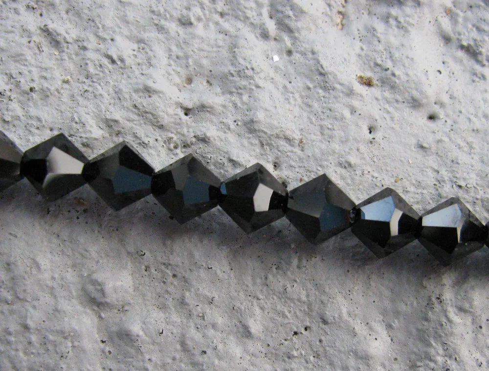 Tjeckiska MC Bicone - Jet 6 mm, 1 sträng Preciosa