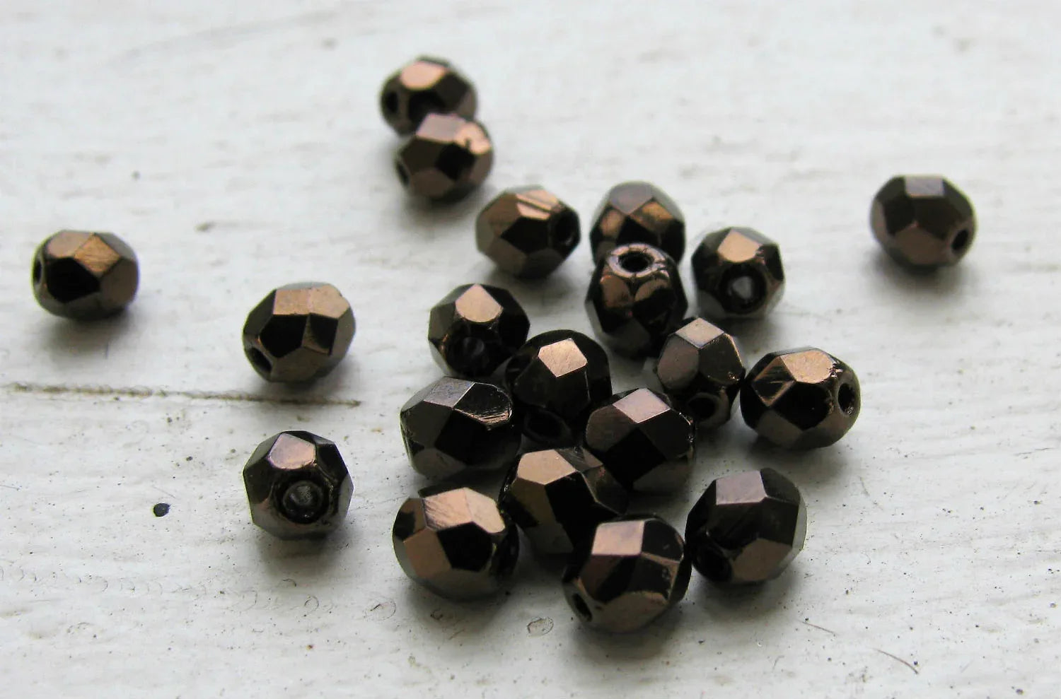 Tjeckiska Firepolish - Dark Bronze, 4 mm 50-pack Hilmas Pyssel