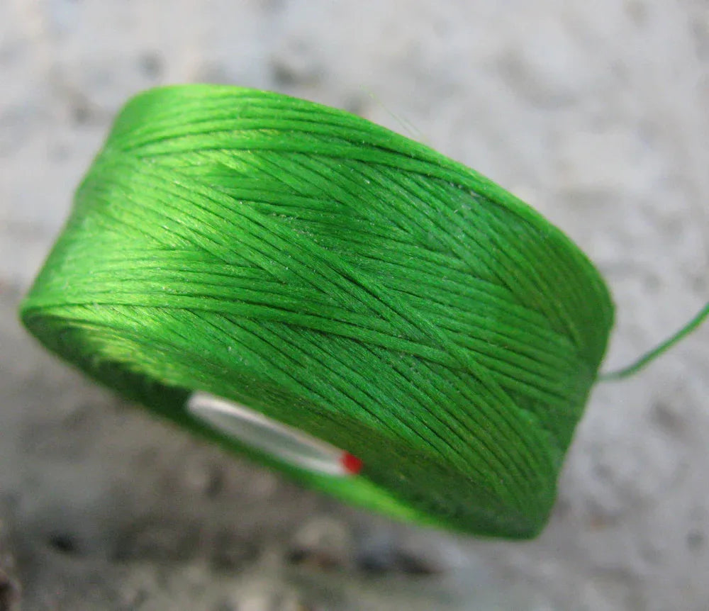 S-Lon Bead thread - Green, Storlek D, 1 Rulle Hilmas Pyssel