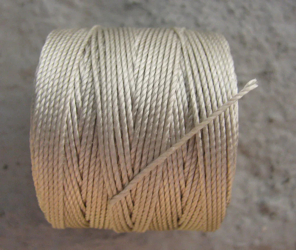 S-Lon Bead Cord - Light Grey, 1 Rulle Hilmas Pyssel