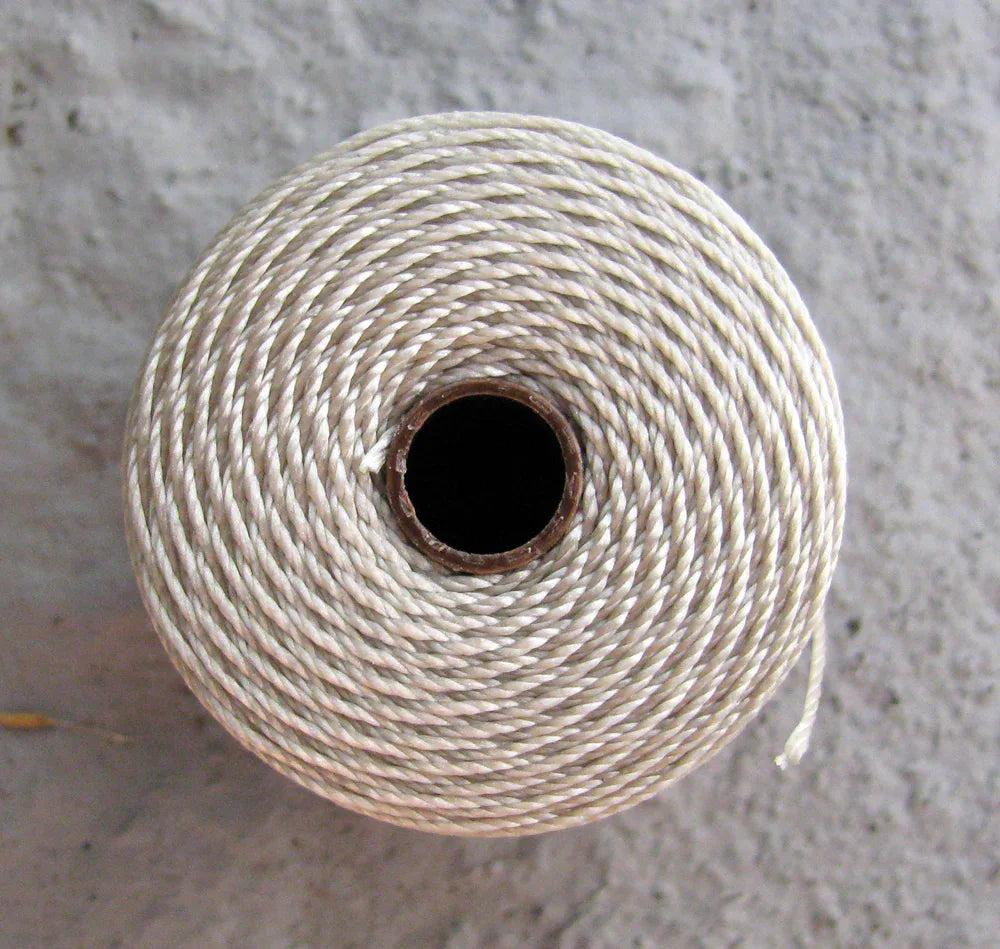 S-Lon Bead Cord - Light Grey, 1 Rulle Hilmas Pyssel