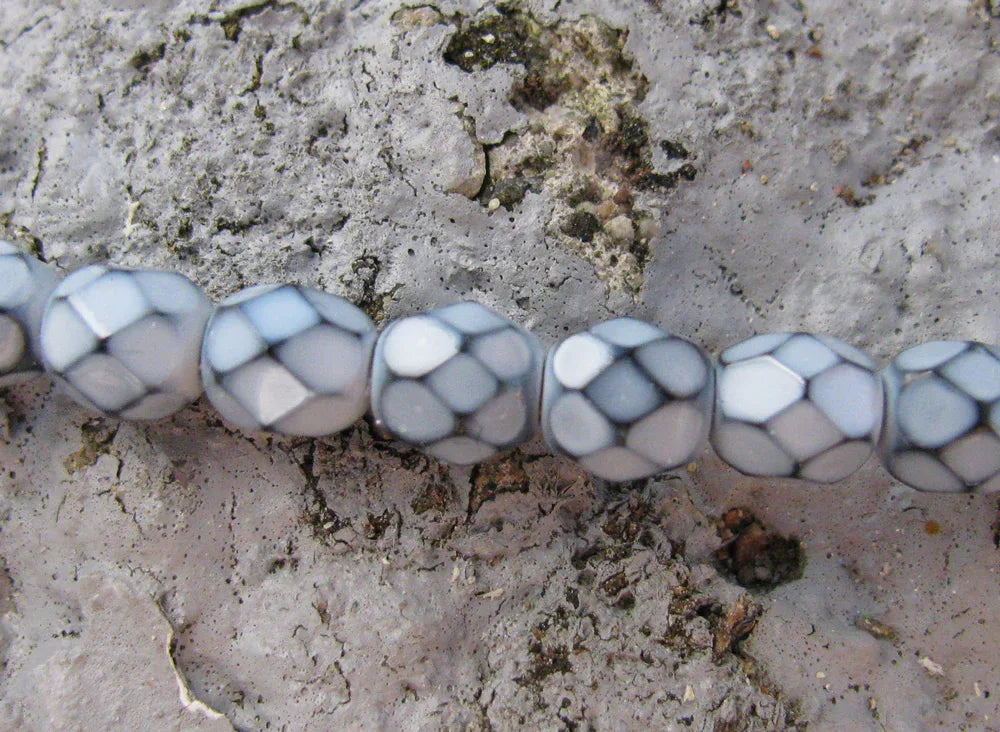 Tjeckiska Firepolish - Snake Fog 6mm, 1 sträng Hilmas Pyssel