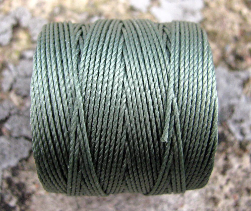 S- Lon Bead cord - Celery Green, 1 Rulle Hilmas Pyssel