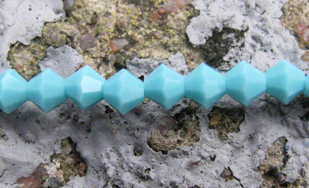 Tjeckiska MC Bicone - Turquoise 4 mm, 1 sträng Preciosa