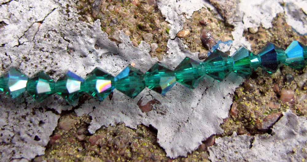 Tjeckiska MC Bicone - Emerald AB 4 mm, 1 sträng Preciosa