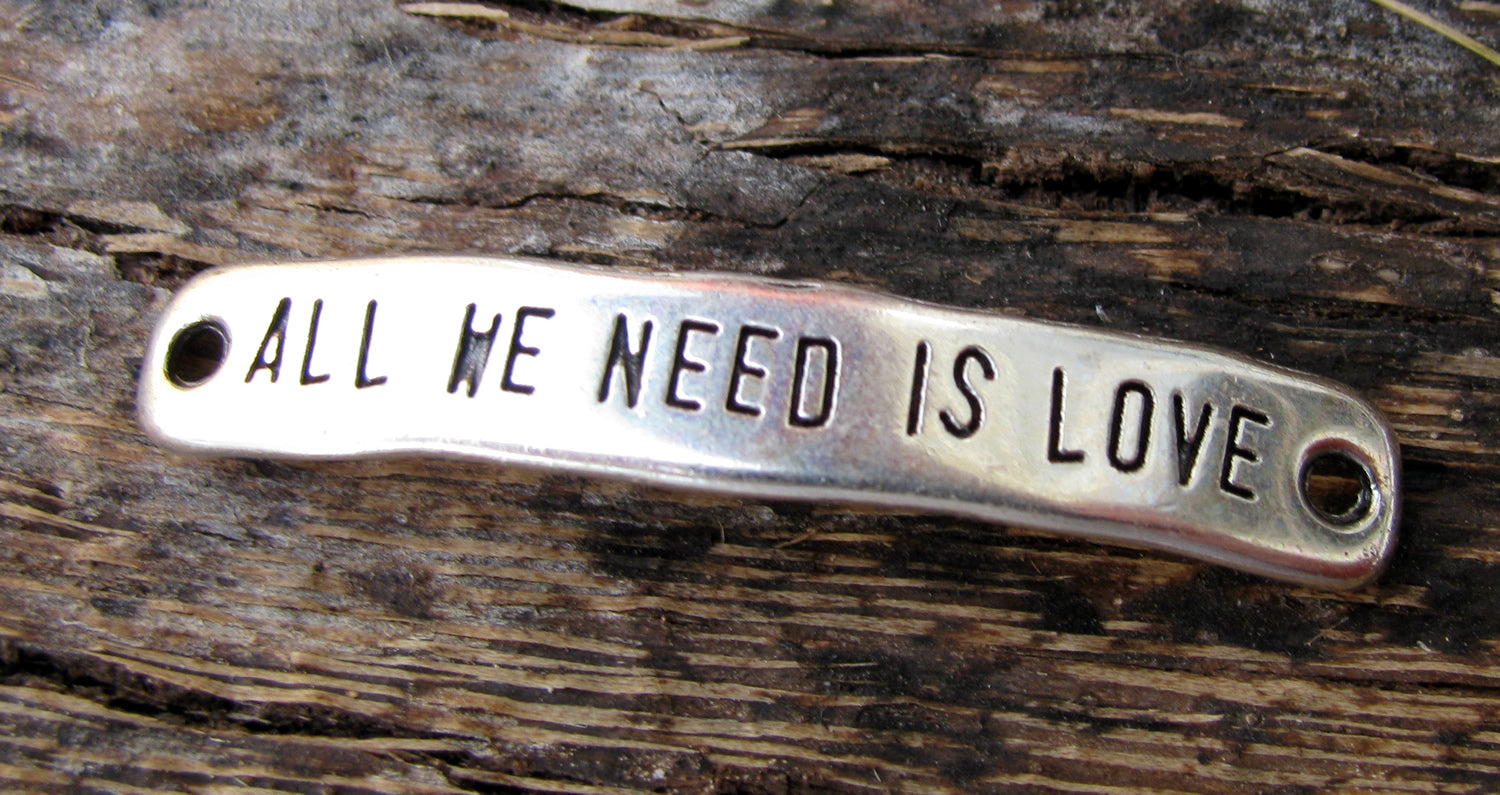 Connector Silverfärgat - All we need is love 40x7mm 1 styck Grekisk Metall