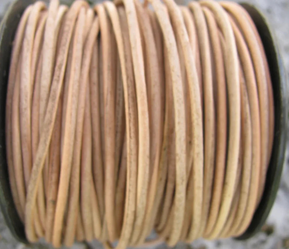 Läderband 1,5 mm - Natur, 1 m Hilmas Pyssel