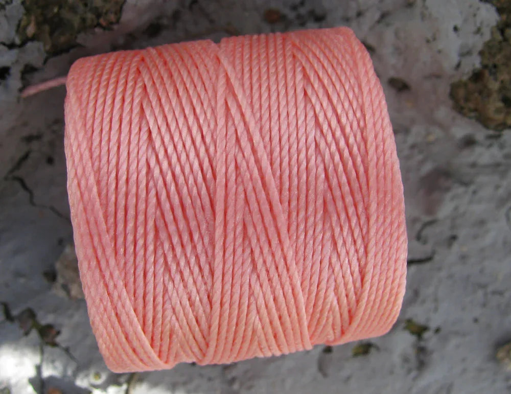 S-Lon Bead cord - Coral pink, 1 Rulle Hilmas Pyssel
