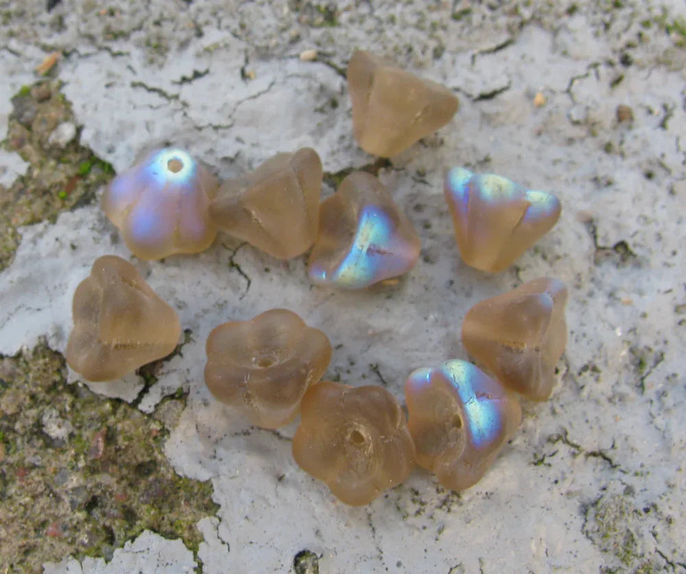 Tjeckiska Änglakjolar Blommor - Dark Smoked Topaz Matte AB, 6x8mm, 10-pack Hilmas Pyssel