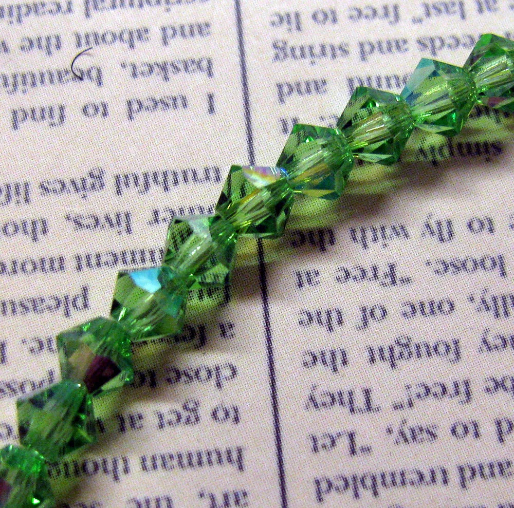 Tjeckiska MC Bicone - Peridot AB 4 mm, 1 sträng Preciosa
