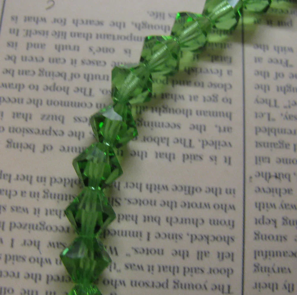 Tjeckiska MC Bicone - Peridot 6 mm, 1 sträng Preciosa