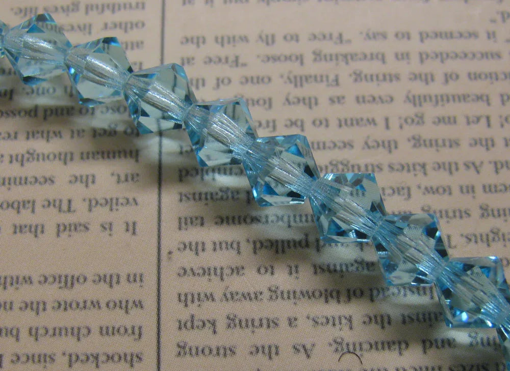 Tjeckiska MC Bicone - Aqua Bohemica 6 mm, 1 sträng Preciosa