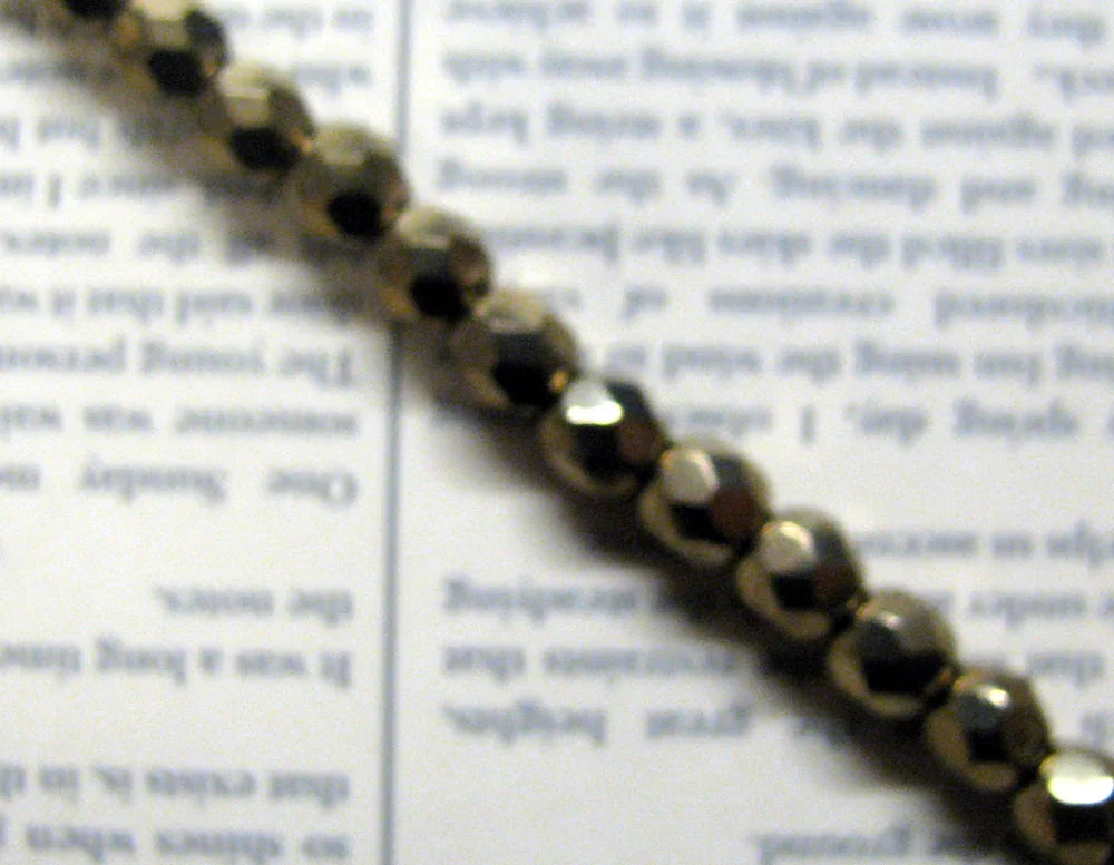 Tjeckiska Firepolish - LT Bronze 4 mm, 1 sträng Hilmas Pyssel