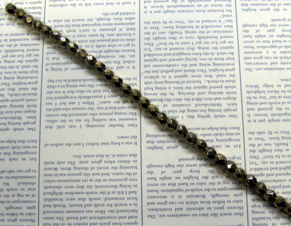 Tjeckiska Firepolish - LT Bronze 4 mm, 1 sträng Hilmas Pyssel