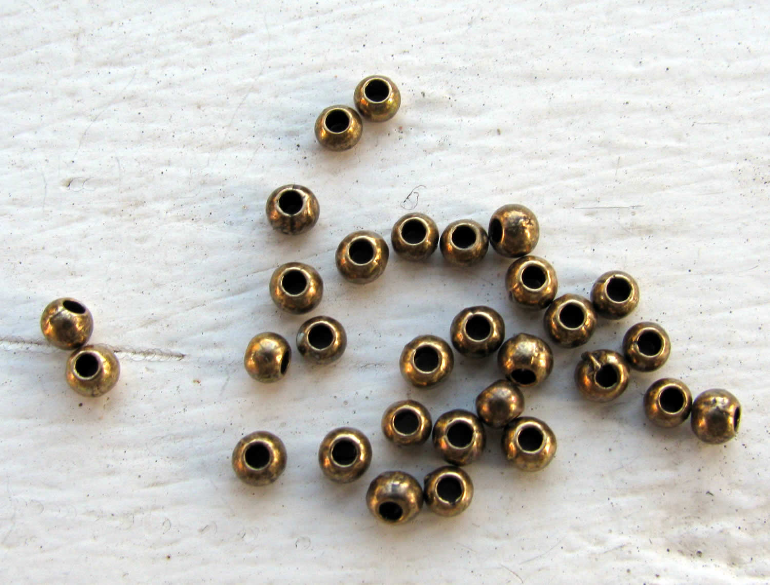 Mellandel bronsfärgad - Rund 3 mm, 30-pack Grekisk Metall