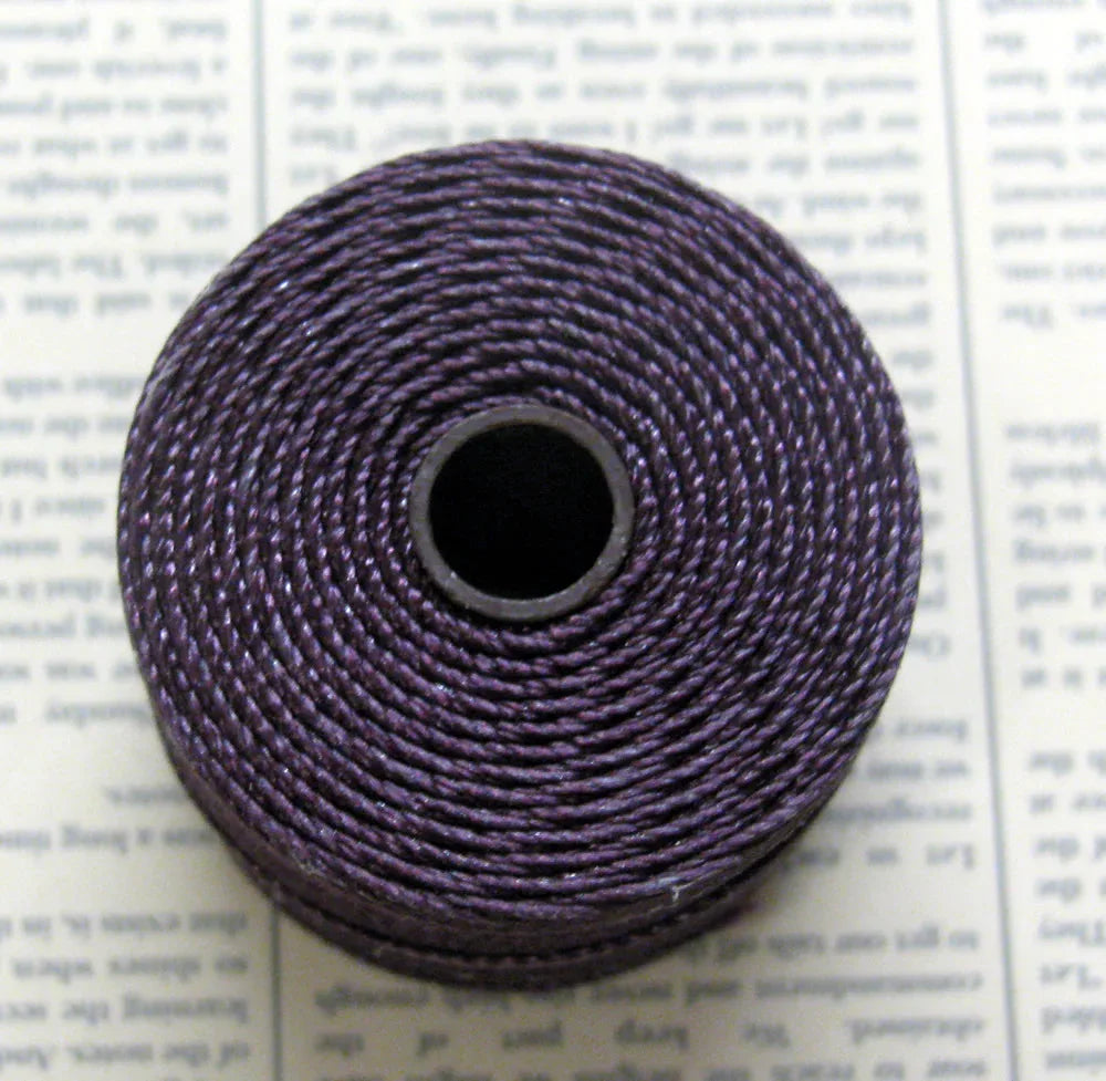 S- Lon bead cord - Eggplant, 1 rulle Hilmas Pyssel