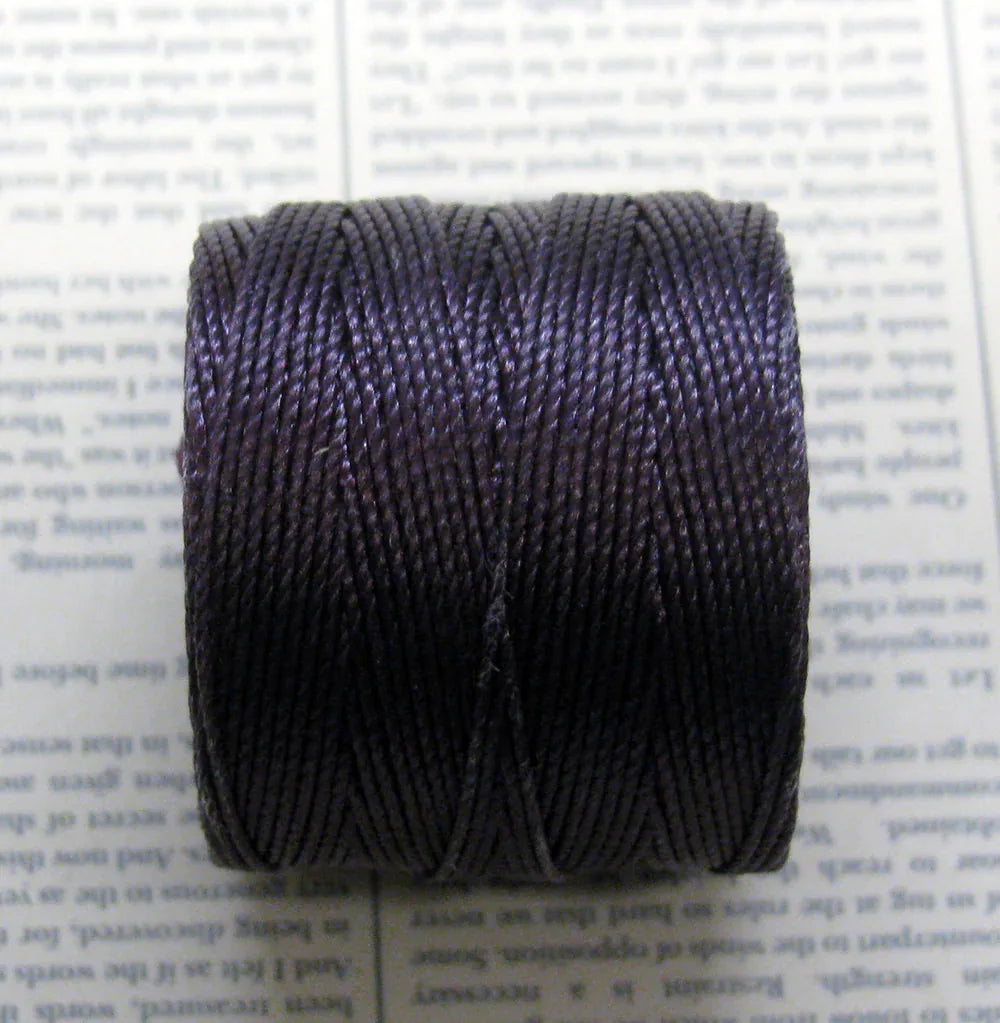 S- Lon bead cord - Eggplant, 1 rulle Hilmas Pyssel