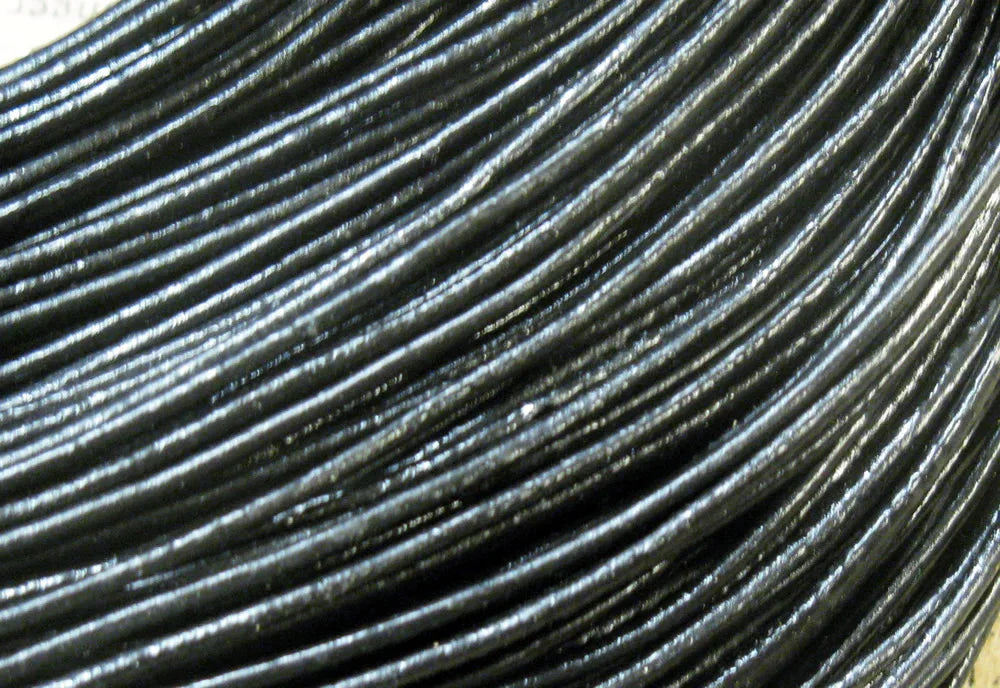 Läderband 1,5 mm - Svart, 1 m Hilmas Pyssel