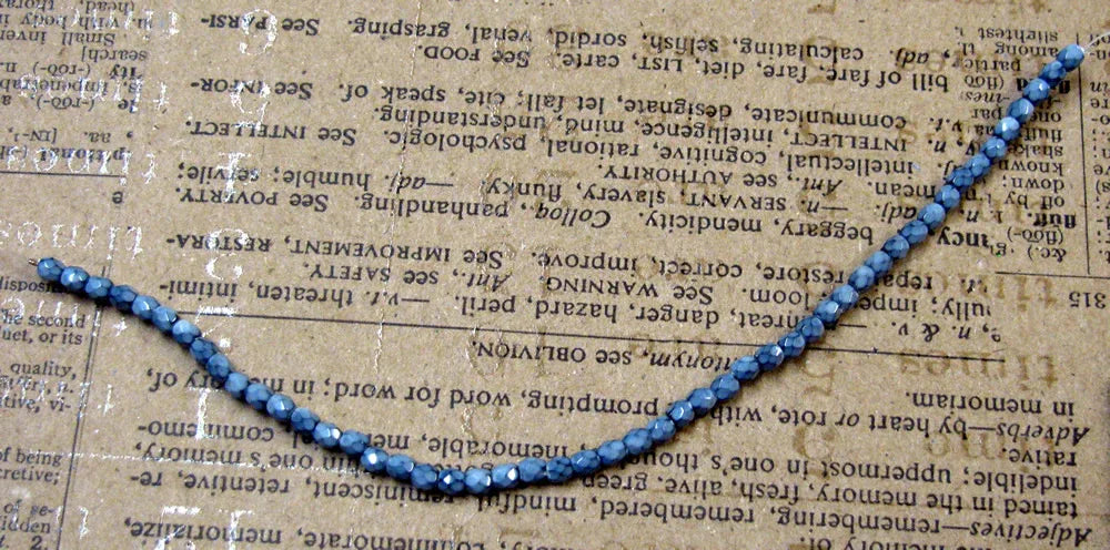 Tjeckiska Firepolish - Snake Fog 3 mm, 1 sträng Hilmas Pyssel