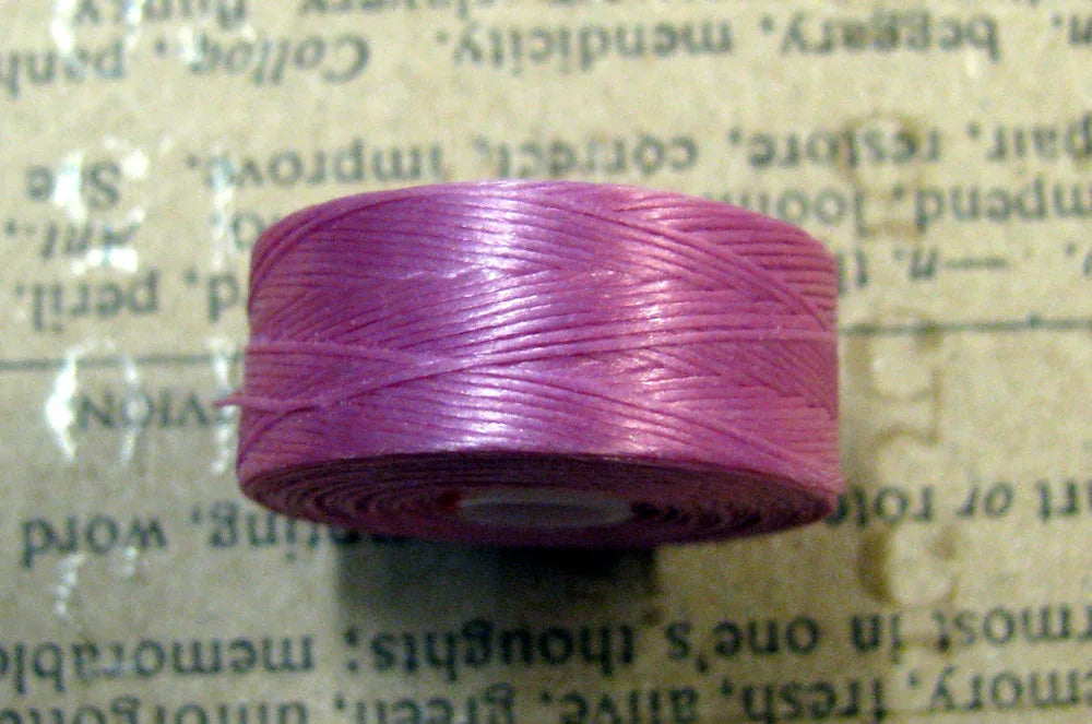 S-Lon Bead thread - Light Orchid, Strl D, 1 Rulle Hilmas Pyssel