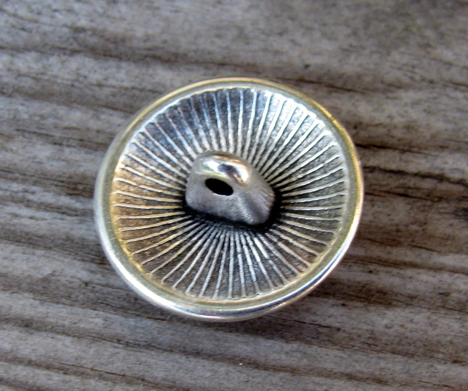 Metallknapp Silverfärgad - Rund med hjärta 17mm 1 styck Grekisk Metall