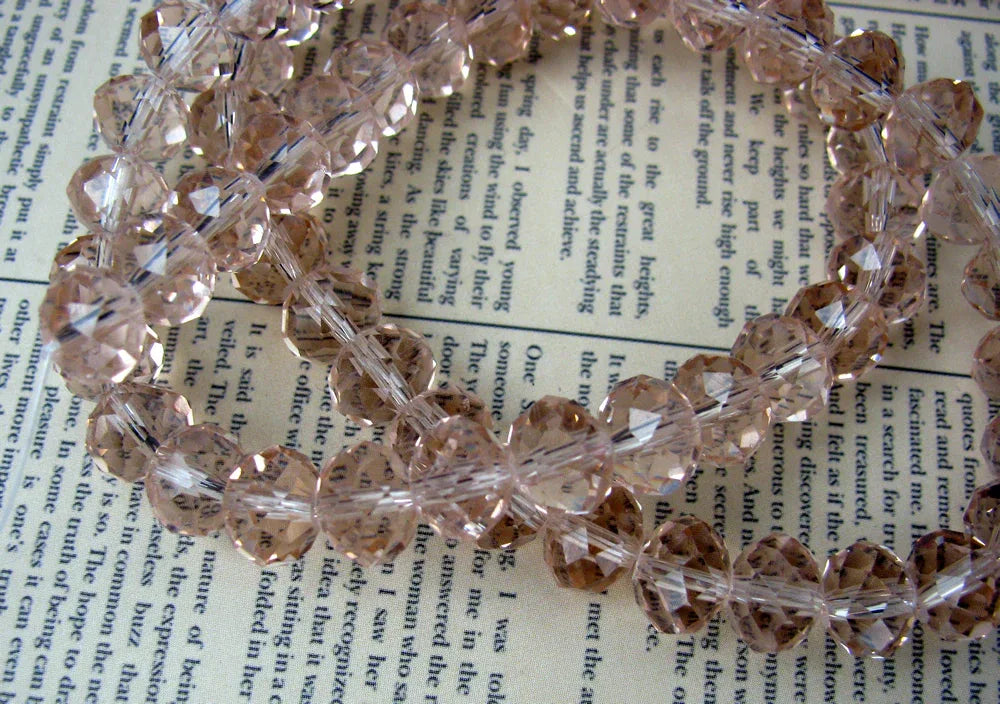Facetterade glaspärlor - Svagt rosa, 8x6mm, 1 sträng Hilmas Pyssel