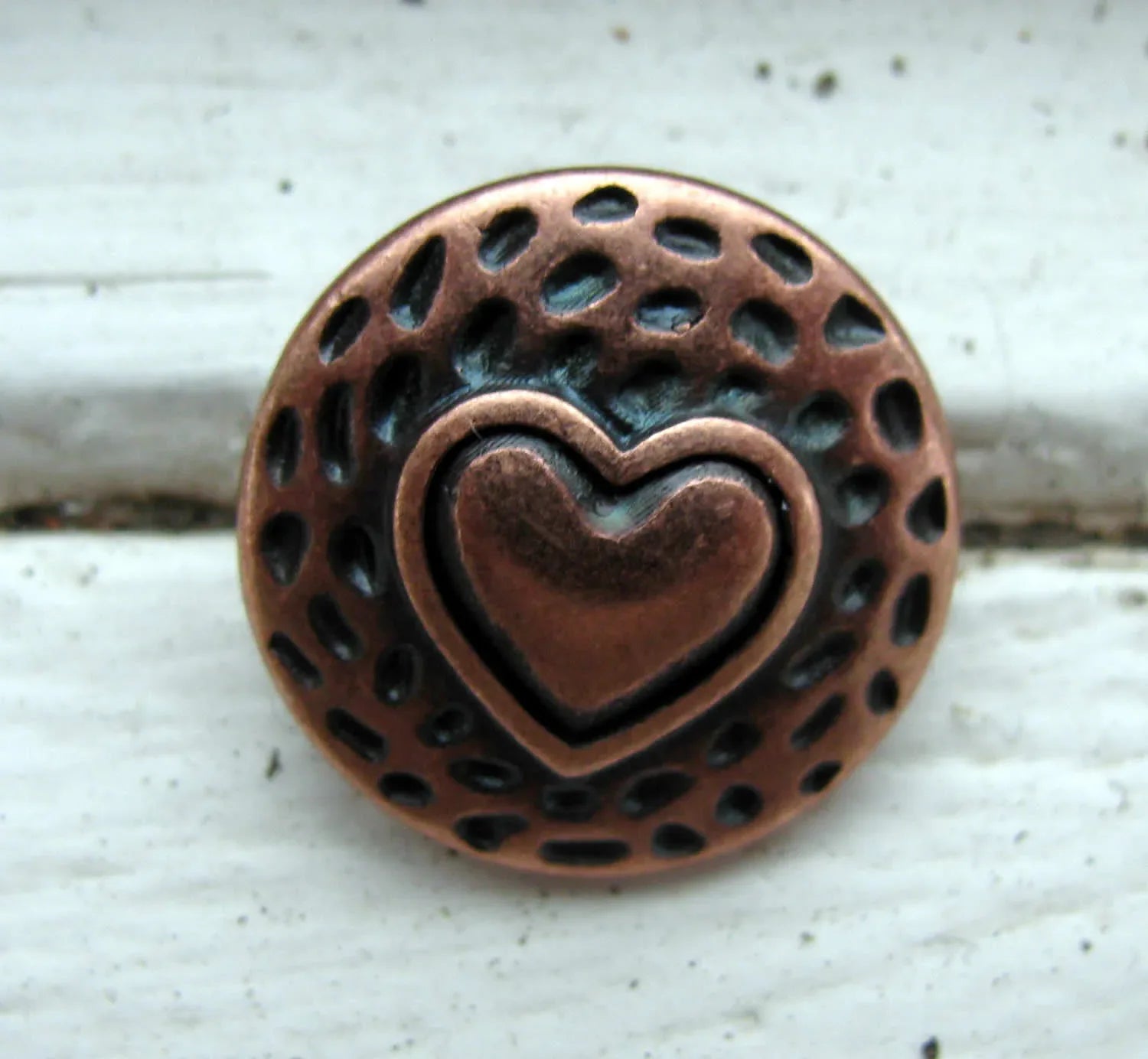 Metallknapp Kopparfärgad - Rund med Hjärta, 17mm 1 styck Grekisk Metall