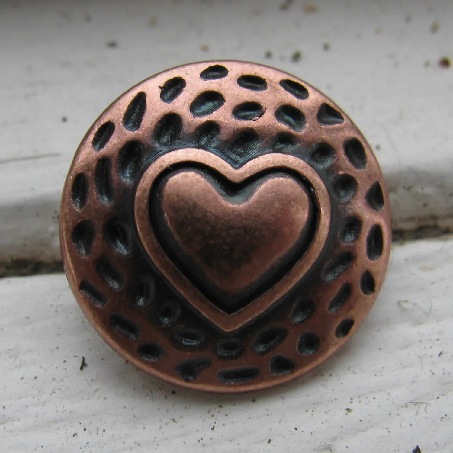 Metallknapp Kopparfärgad - Rund med Hjärta, 17mm 1 styck Grekisk Metall