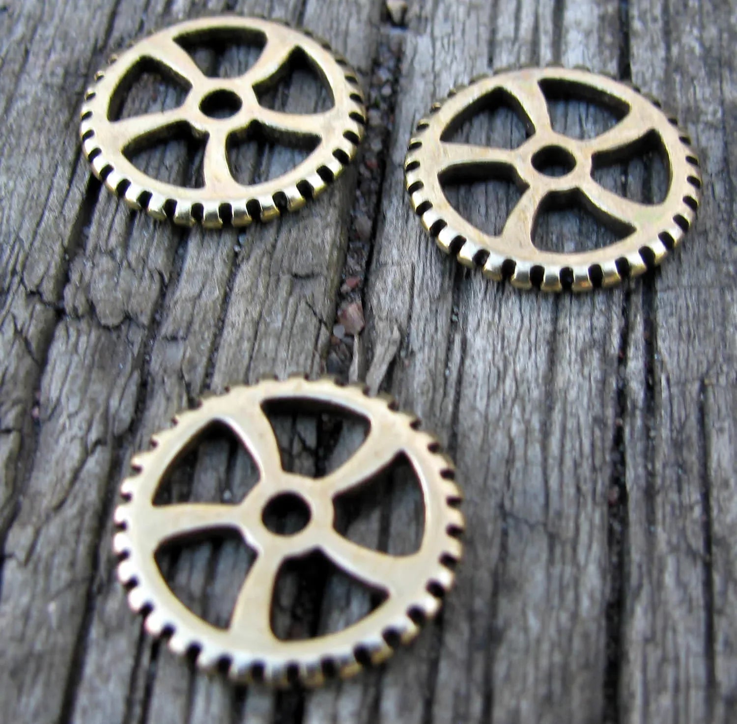 Berlock Bronsfärgad - Kugghjul 18mm, 3-pack Grekisk Metall