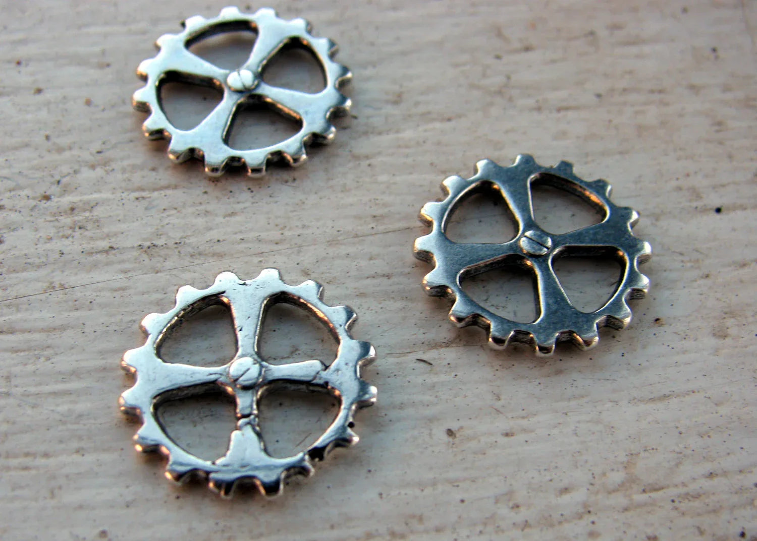 Berlock Silverfärgad - Kugghjul med taggar, 14 mm, 3-pack Grekisk Metall